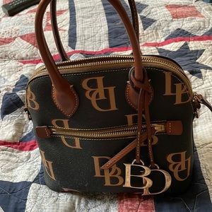 Beautiful like new condition. Only carried 2 times.